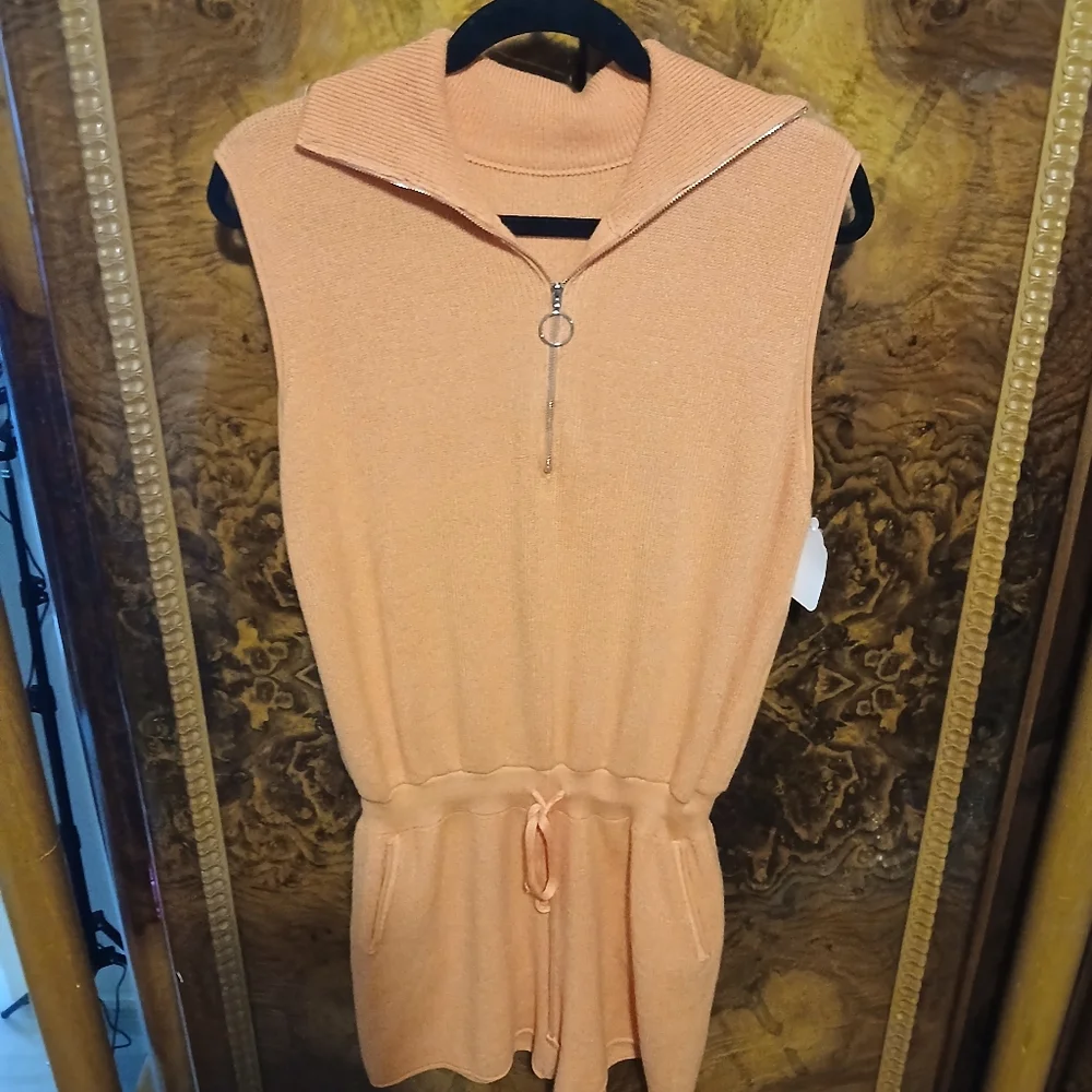 New Ribbed Stretchy Romper With Pockets - Picture 2 of 5